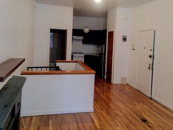 3rd image of 715 Sackett St APT 1F