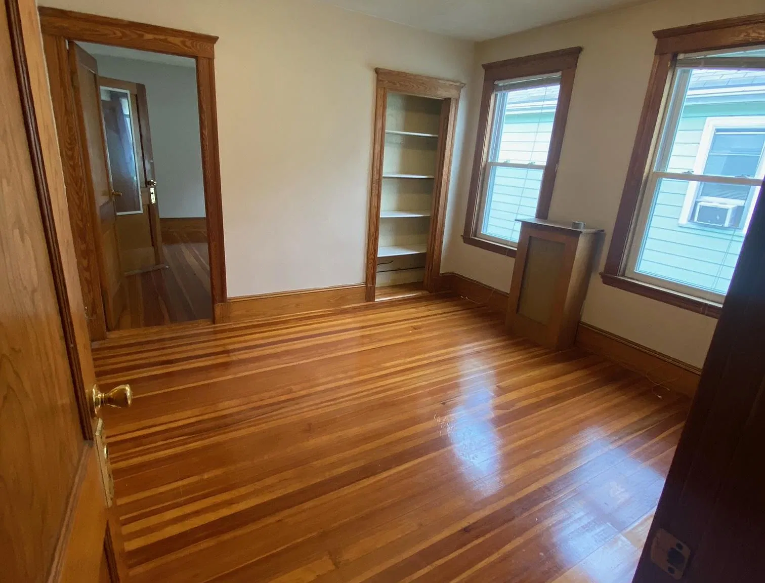 12 Carney St — Photo 2