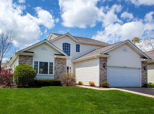 460 N Crooked Lake Ln, Lindenhurst, IL