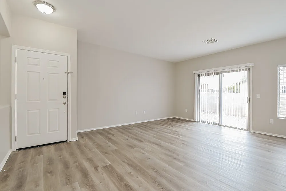 3 bed, 2.0 bath, 1387 sqft, $1,770 — Photo 3