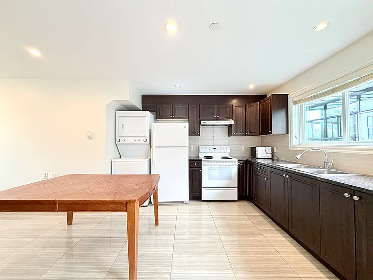 7456 Humm St #LANEWAY HOUSE — Photo 9