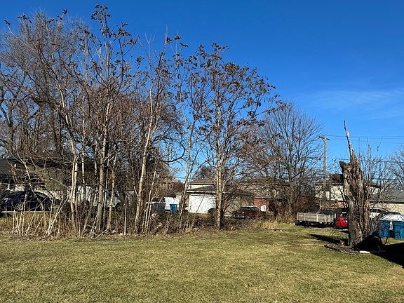 5th image of 14423 Davis Ave