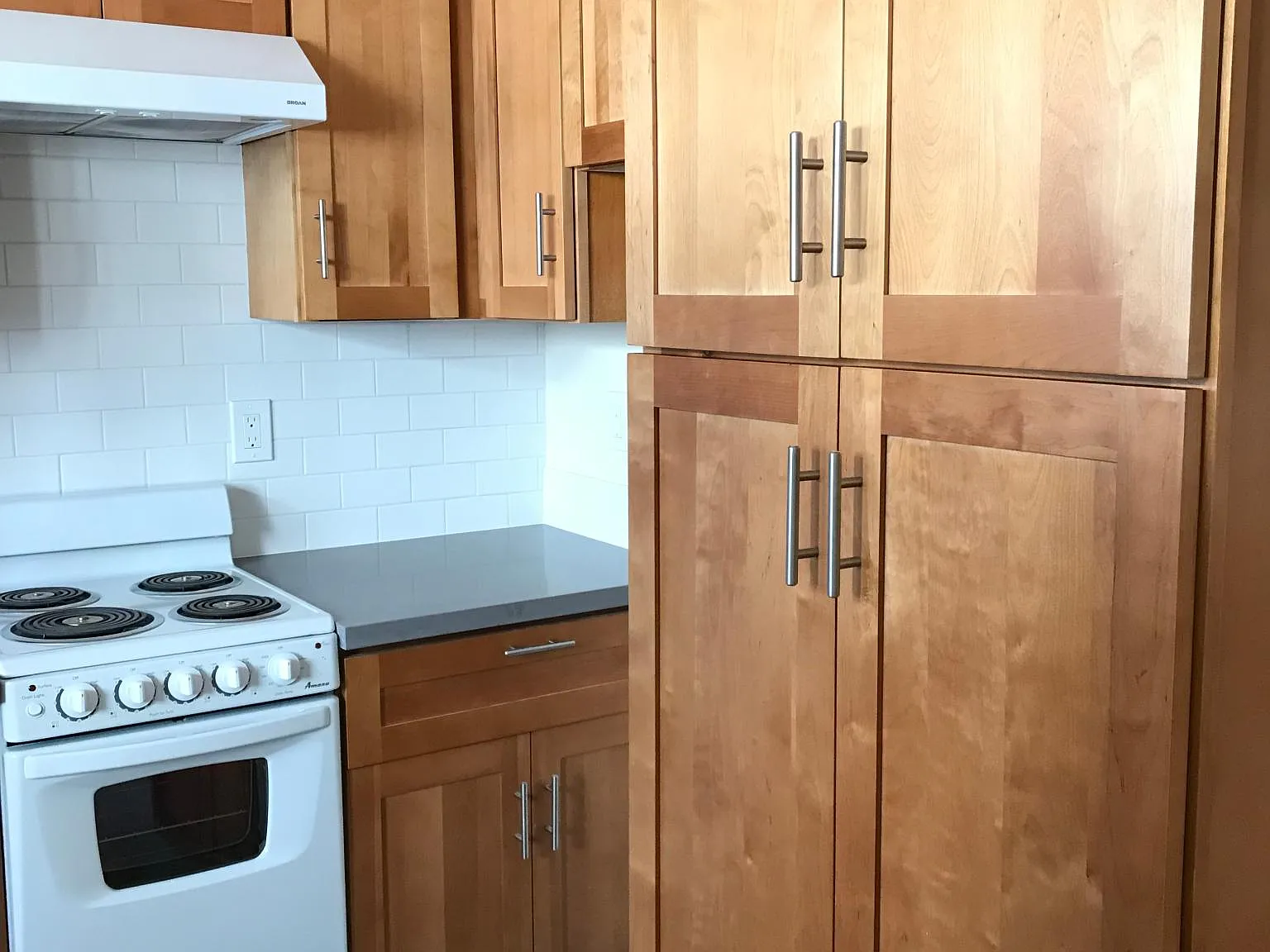 2 bed, 650 sqft, $2,400 — Photo 2
