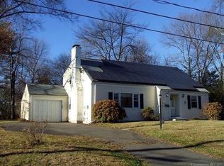 3 Skonet Rd, West Hartford, CT 06117