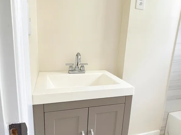 102 Lexington Avenue image 8 of 10