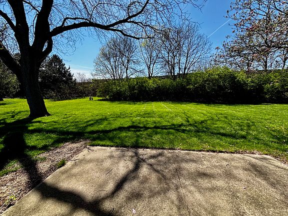 4th image of 1552 Brook Park Dr