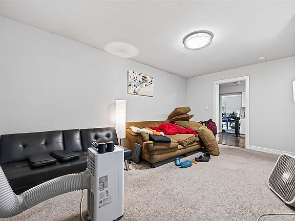 3rd image of 1114 Woodbine Dr