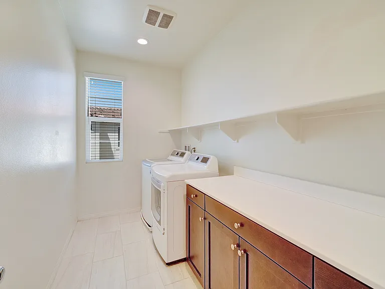 271 Rose St — Photo 25