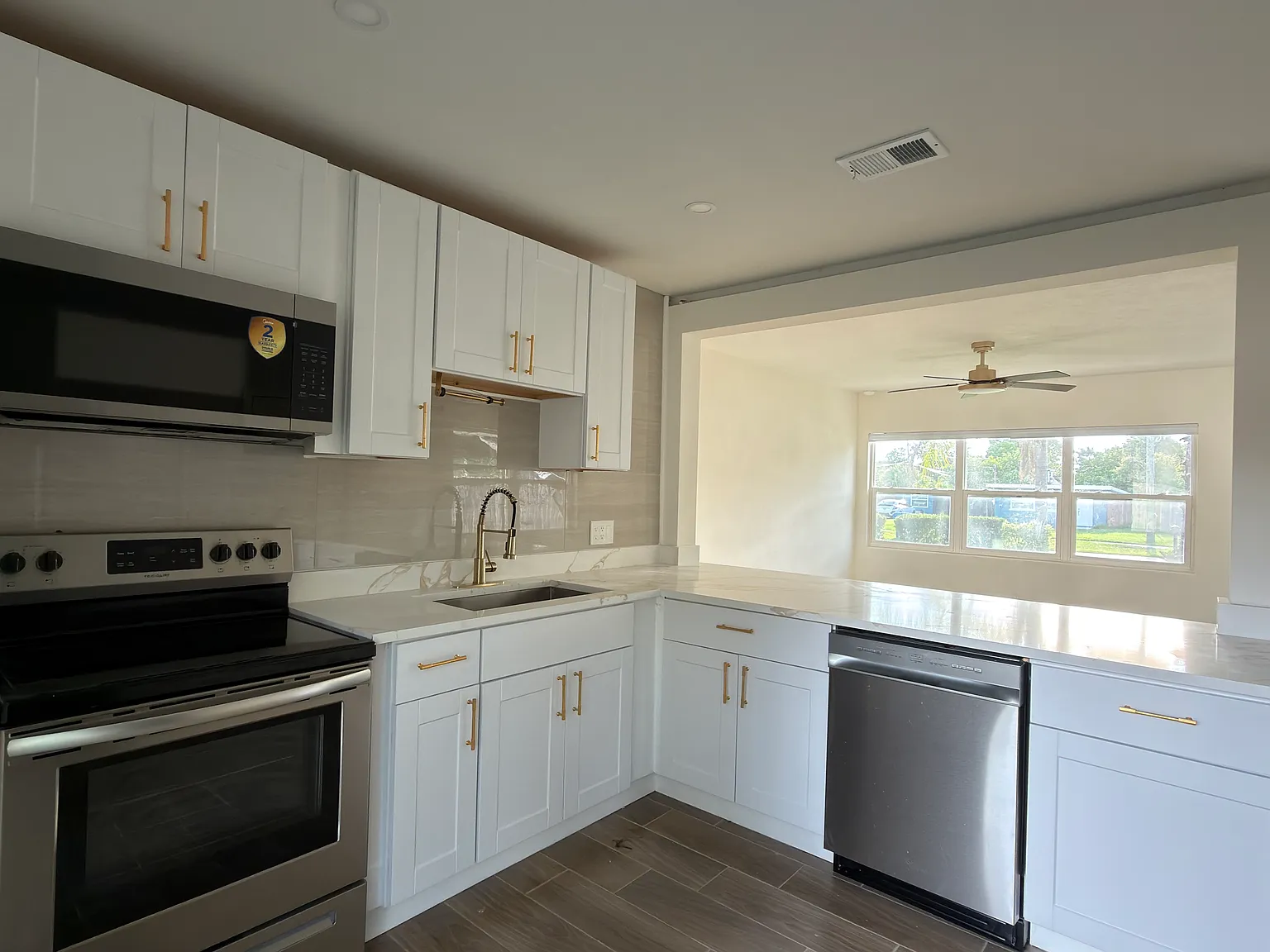 2 bed, $2,500 — Photo 4