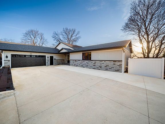 2nd image of 140 Palemino Dr