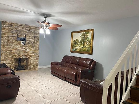 3rd image of 343 Lake Arbor Dr