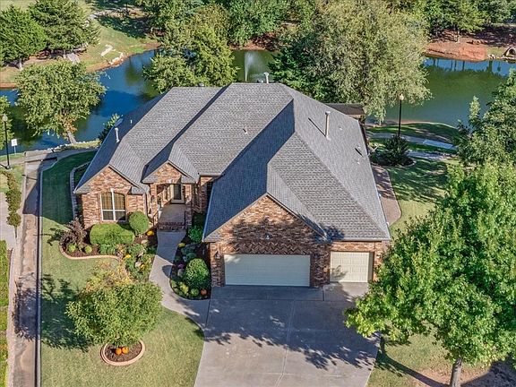 2nd image of 212 S Nelson Dr