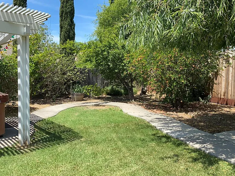 8408 Zinnia Way — Photo 32
