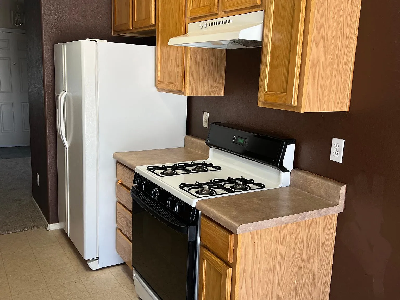 3 bed, 1024 sqft, $1,599 — Photo 2