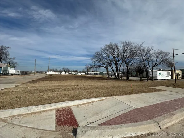 1002 E Main St, Cushing, OK 74023