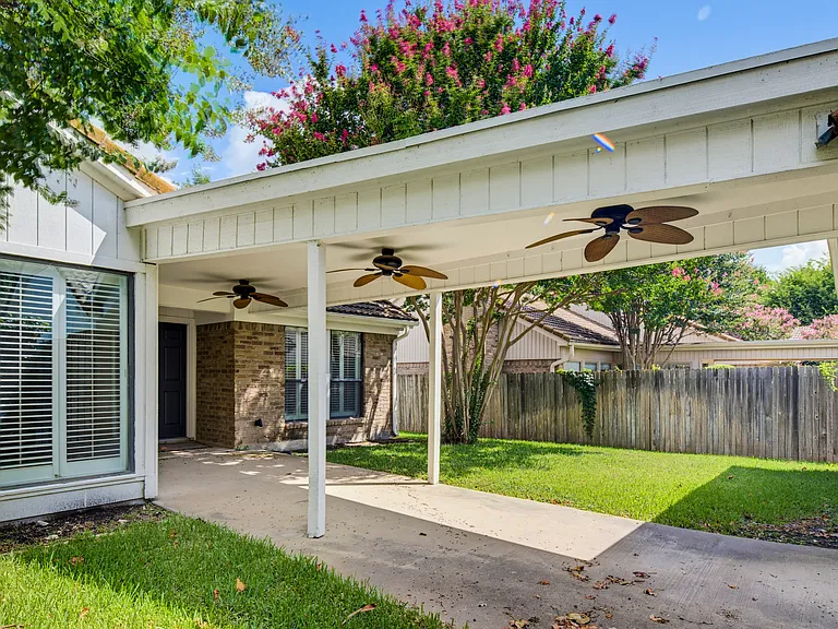 54 Legend Rd — Photo 2