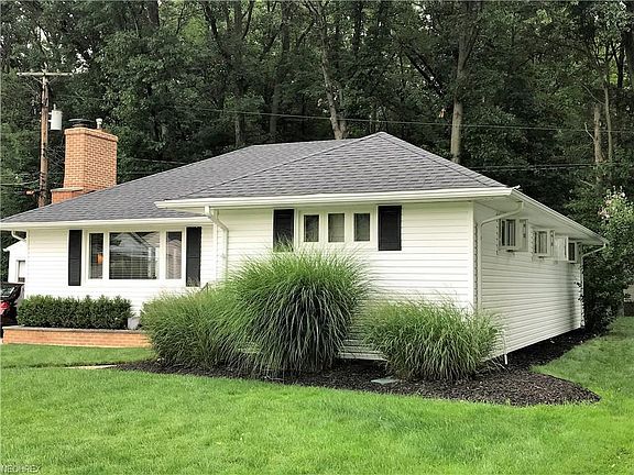 2nd image of 25300 Conover Dr