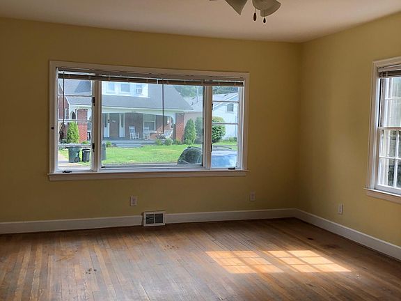 5th image of 447 Marquis Ave