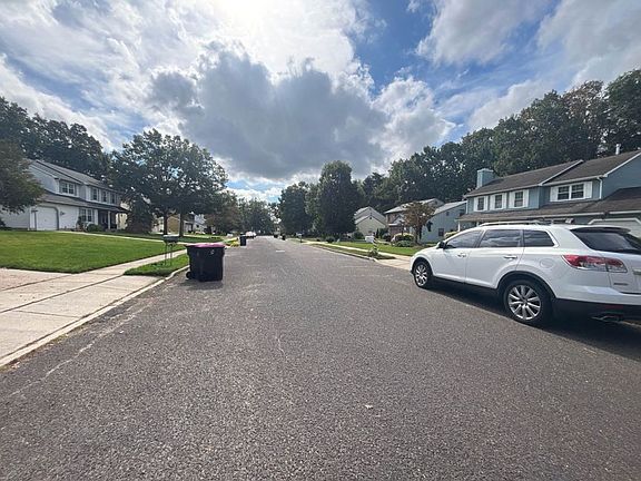 Exterior Neighborhood (street photo)