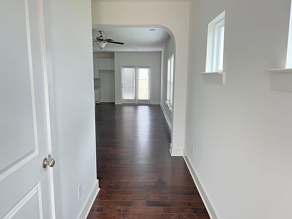 3rd image of 114 Auburn Run Ln