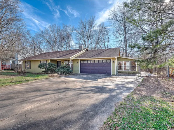 987 W Kyle Dr, Fayetteville, AR 72701