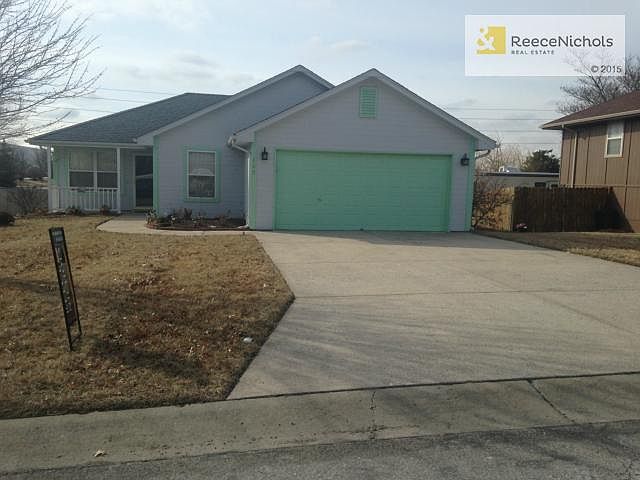 1st image of 105 NE Brookwood Dr