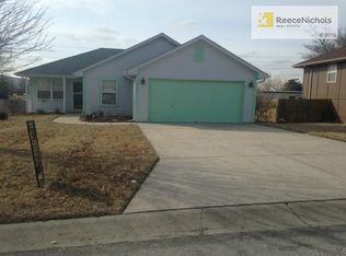 105 NE Brookwood Dr, Blue Springs, MO 64014