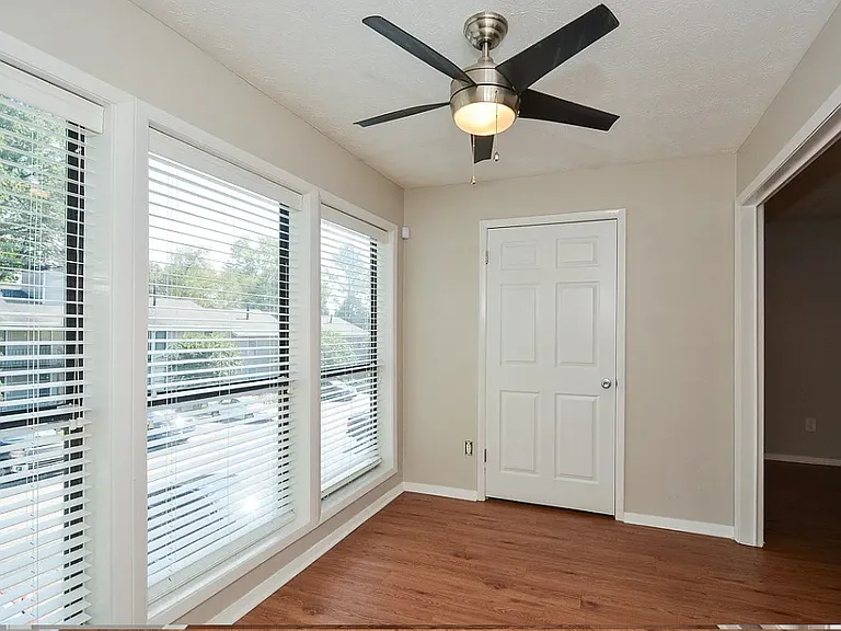 307 Park Ridge Cir #307 — Photo 18