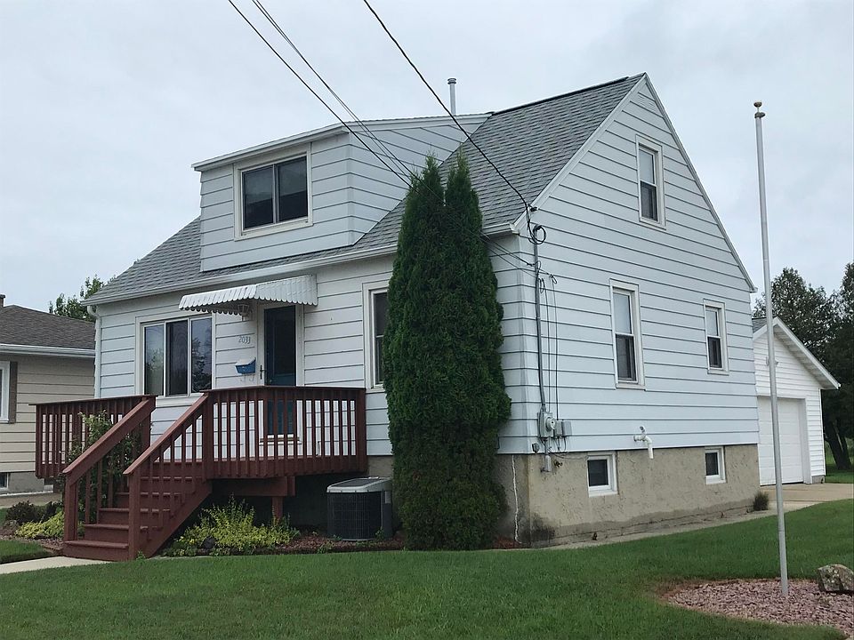2nd image of 2033 24th St