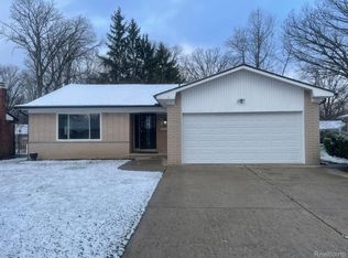 27735 Pierce St, Southfield, MI 48076