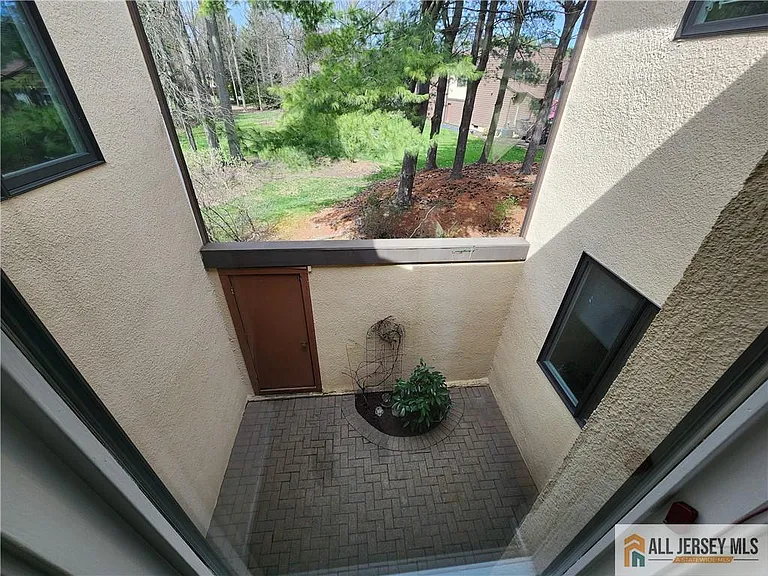 254 Sayre Dr — Photo 22