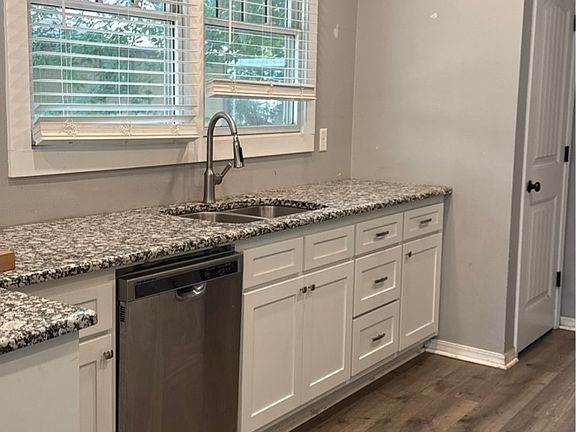 4th image of 124 Melrose Cir