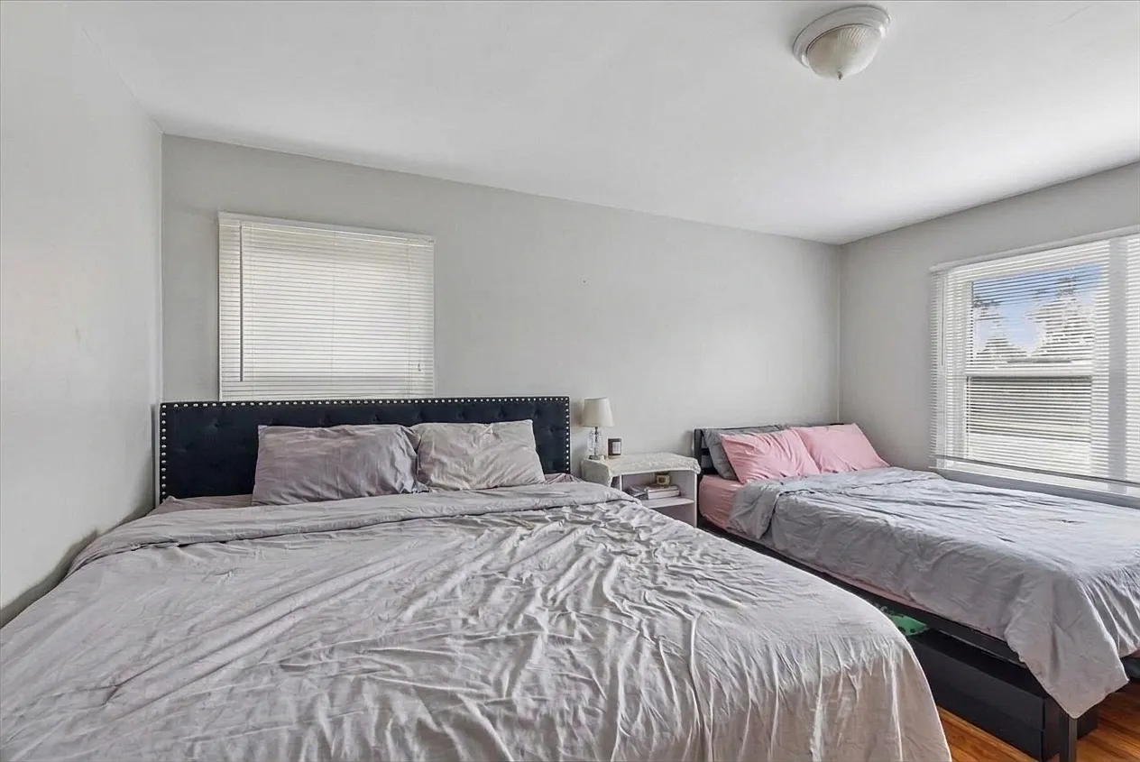 3 bed, 1.5 bath, 2055 sqft, $3,400 — Photo 4