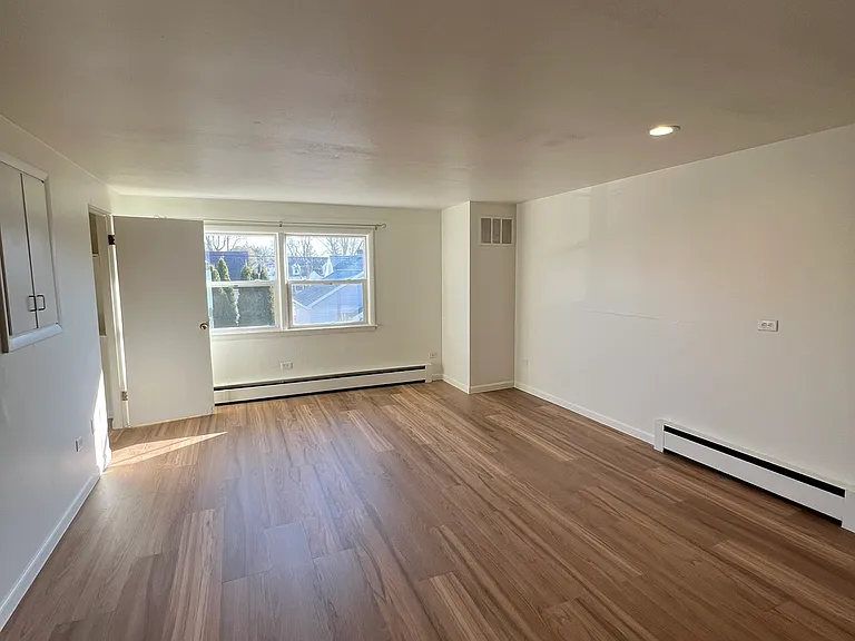 1515 W Wisconsin Ave #4 — Photo 8