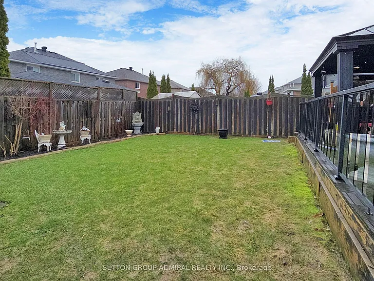 32 Stephanie Ln #UPPER — Photo 46