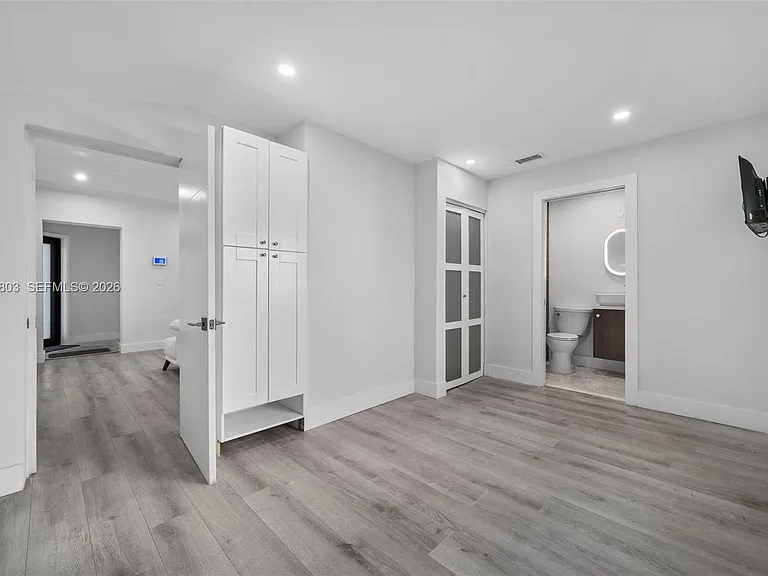 1262 SW 15th Ter — Photo 14