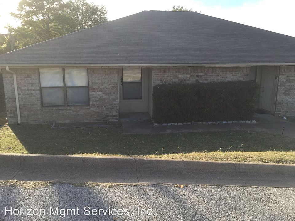 1st image of 1114 Curtis Dr APT A