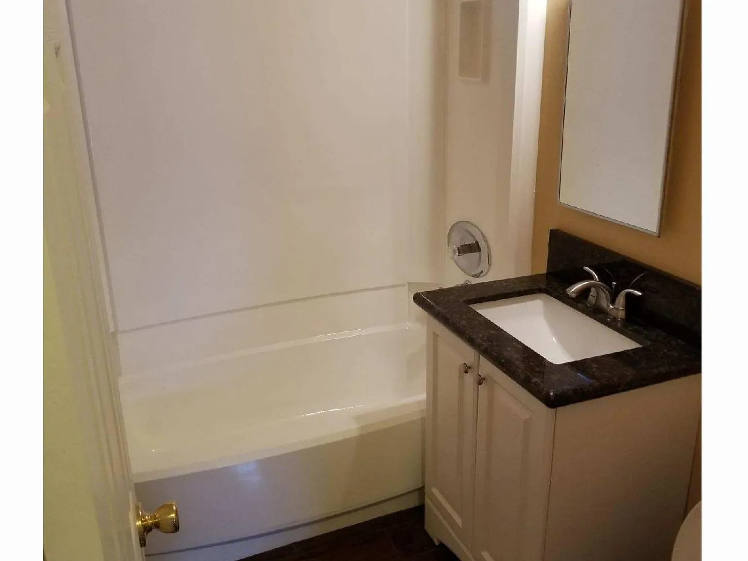 2 bed, 700 sqft, $1,850 — Photo 4