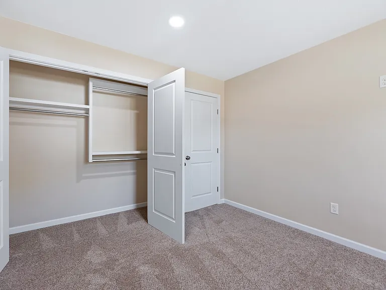821 N Clara St — Photo 15