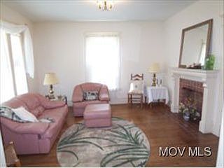 4th image of 1909 Avery St