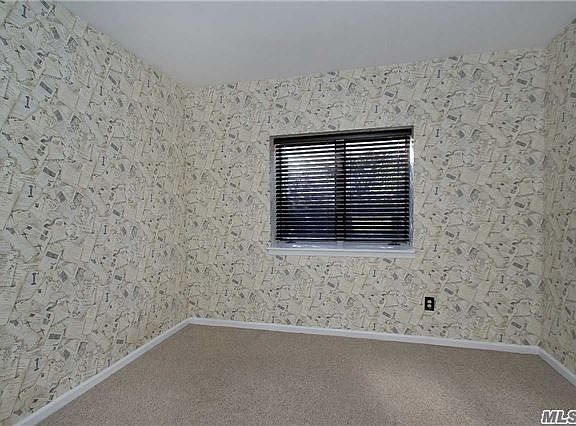 5th image of 110 Fox Hill Dr