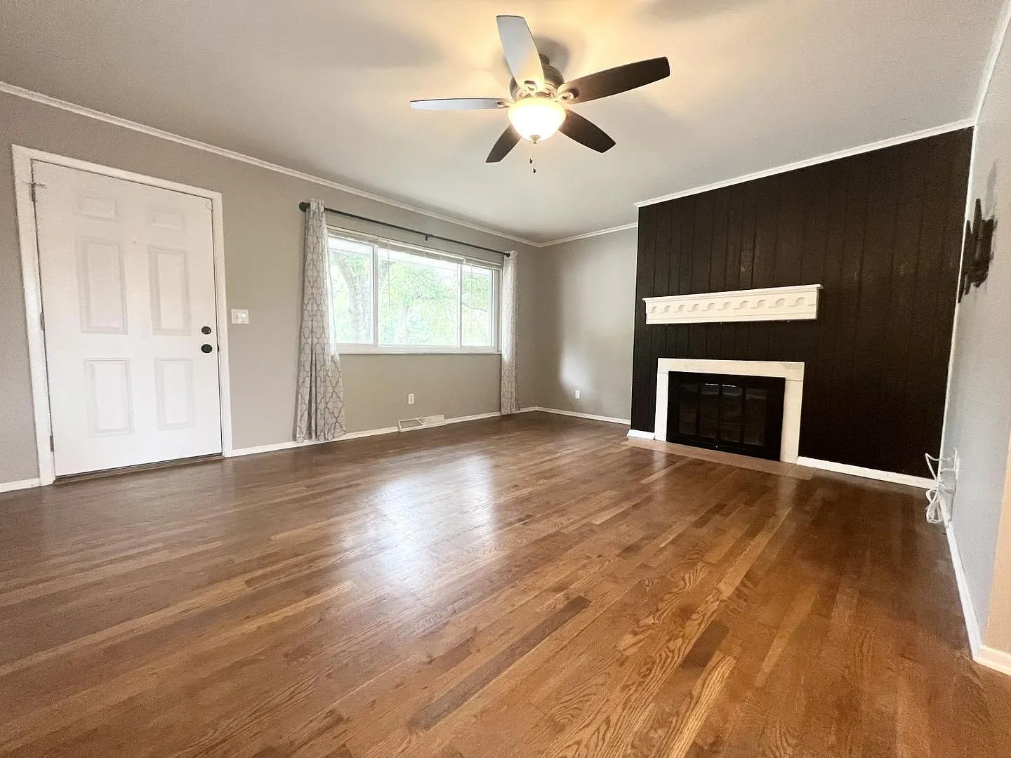 3 bed, 2.0 bath, 1196 sqft, $1,795 — Photo 2