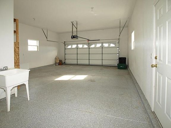 Oversized 2 Car Garage