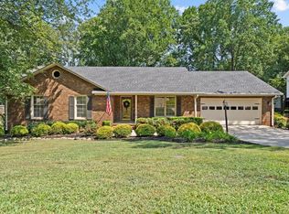208 W Silverleaf St, Greer, SC 29650