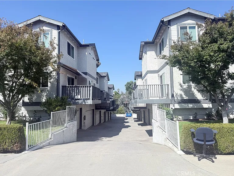 506 N Chapel Ave E #E — Photo 2