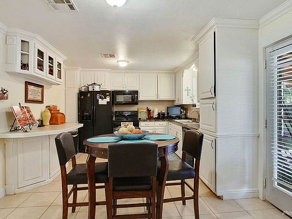 3rd image of 34885 Gravesbriar Dr