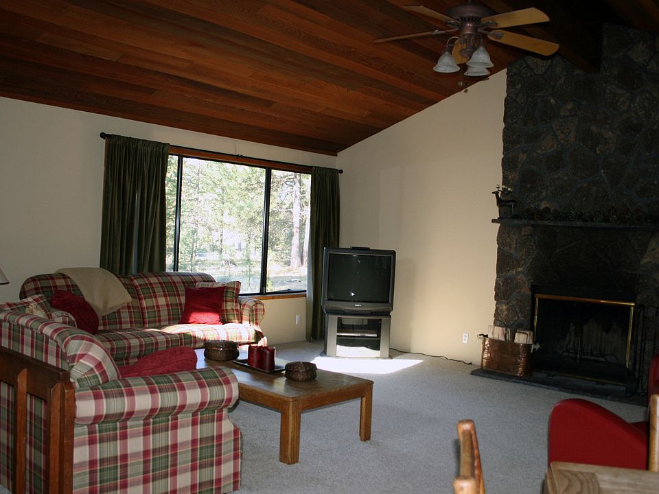 2nd image of 9 Mt Hood Ln