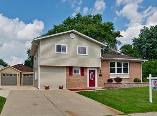 1058 E Anderson Dr, Palatine, IL 60074
