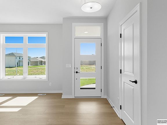 3rd image of 20714 Vernon Ave