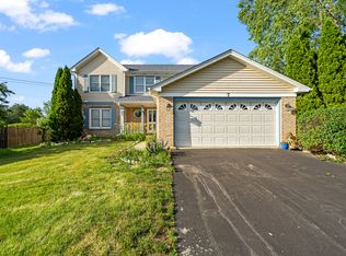 7 Red Bud Ct, Bolingbrook, IL 60490